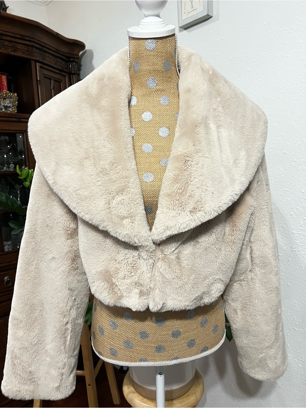 LAMARQUE. Plush Faux-Fur Jacket in Beige - Picture 7 of 10